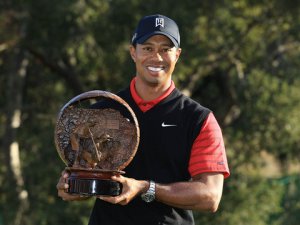 tiger-woods-chevron-2011-trophy_2686974